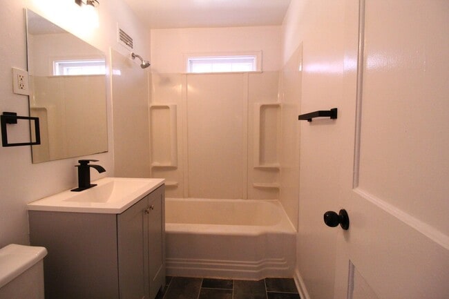 Building Photo - 1 Bedroom 1 Bath Duplex in Navy Hill Area in Olathe