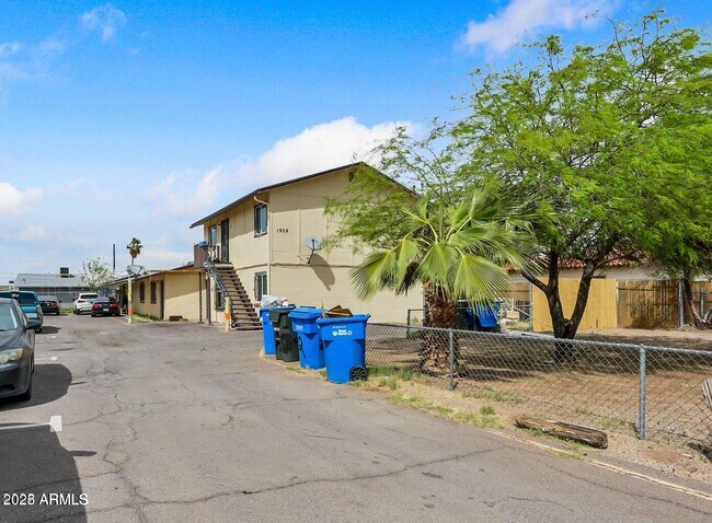 Primary Photo - 1908 E Broadway Rd