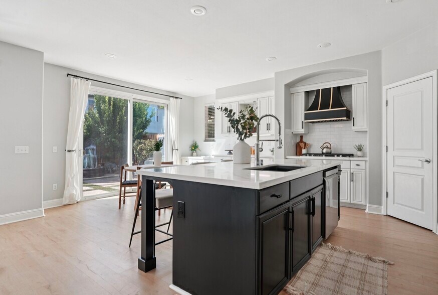 Building Photo - 2070 Katnich Ln