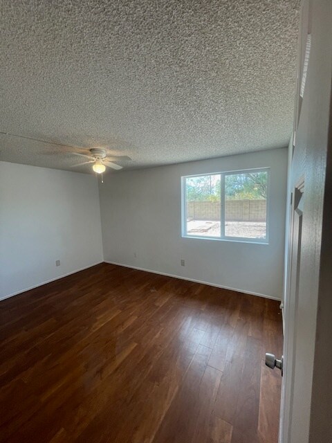 Building Photo - 8001 N El Tovar Pl