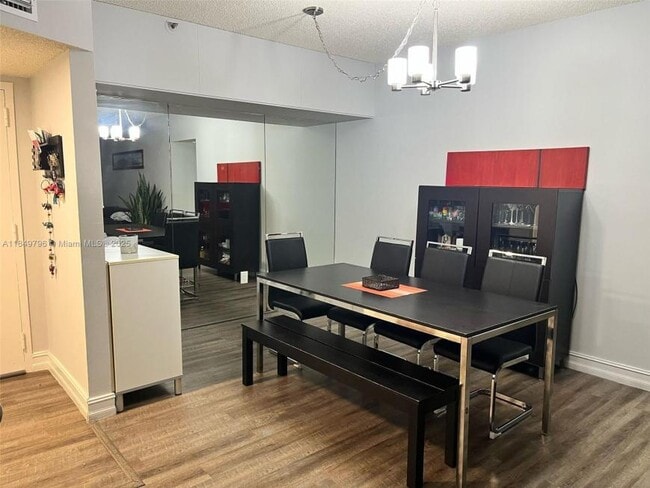 Building Photo - 2 bedroom in Miami FL 33179