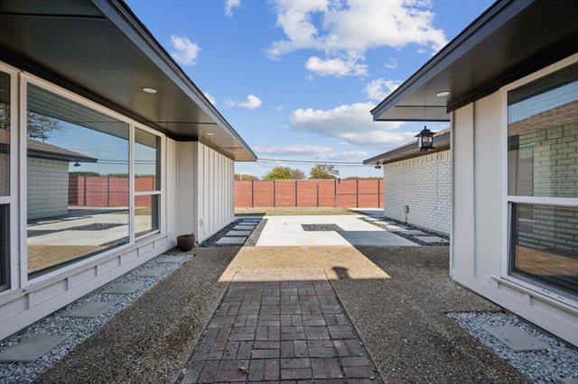 Building Photo - 2833 Meadowbrook Dr