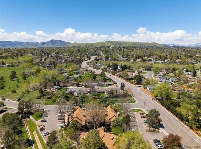 Building Photo - Beautifully Updated 2-Bed – Dual Masters w...