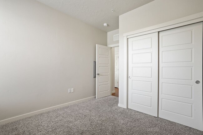 Building Photo - Beautiful Home in Garden City!
