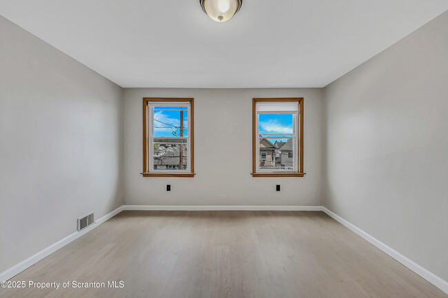 Building Photo - 1605 Bulwer St