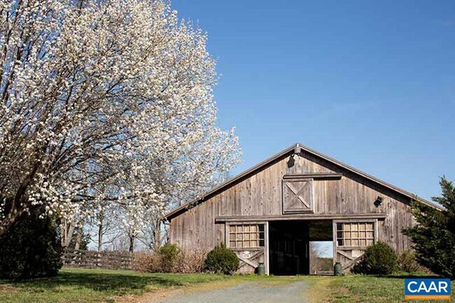 Building Photo - 915 Campbell Rd