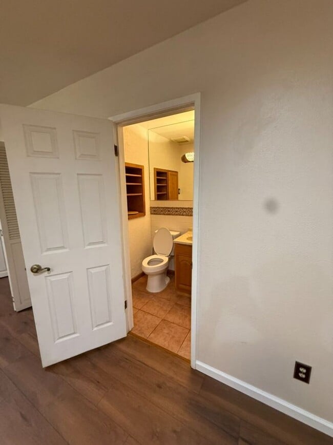 Building Photo - Updated Pool Home in Engler Estates