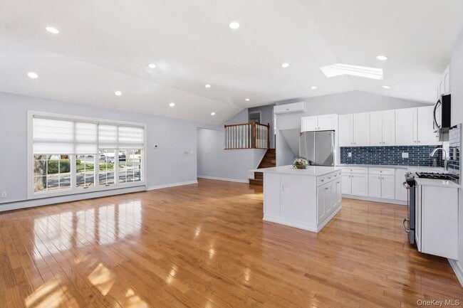 Building Photo - 1374 Prospect Ave