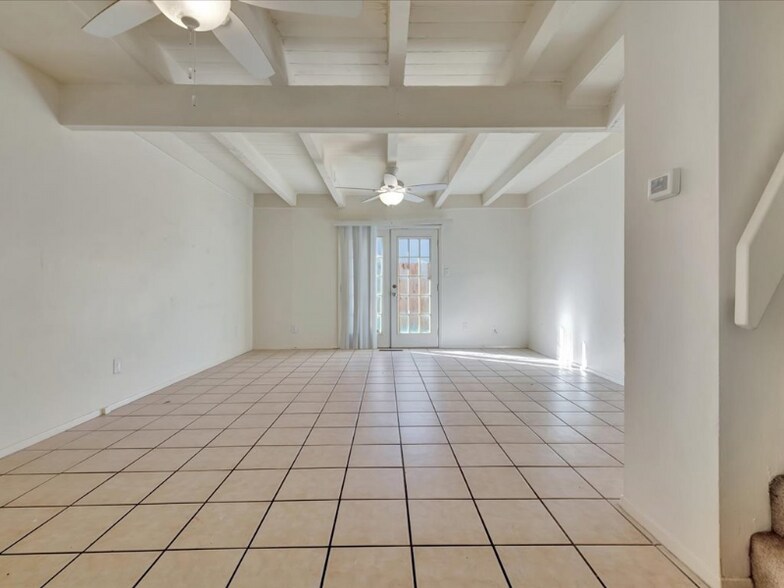 Building Photo - 208 E Starr Ave