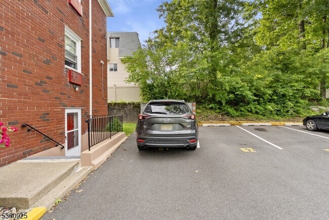 Building Photo - 482 Joralemon St