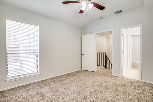 Building Photo - 3200 Meadow Park Dr