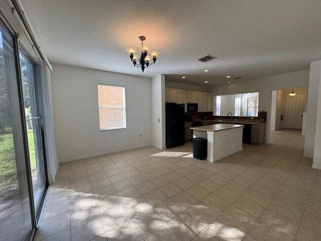 Building Photo - 3 Bedroom 2 1/2 Bathroom Townhome in the Gated community of Compass Bay