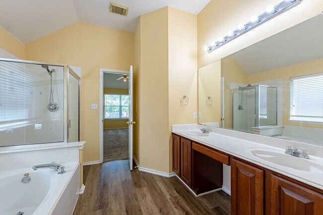 Building Photo - Beautiful 4 bedroom, 2 bathroom home in Round Rock!