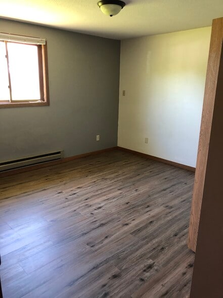 Building Photo - 530 Bluebird Ct