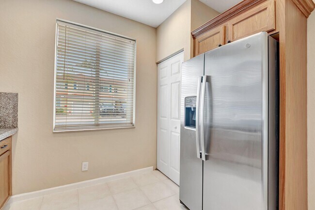 Building Photo - 3021 N Evergreen Cir