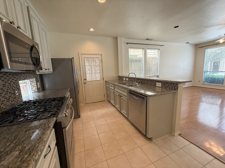 Kitchen - 2026 Bailey St