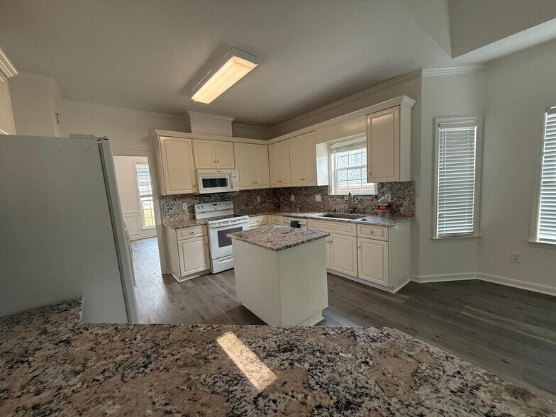 Building Photo - 297 High Chaparral Dr