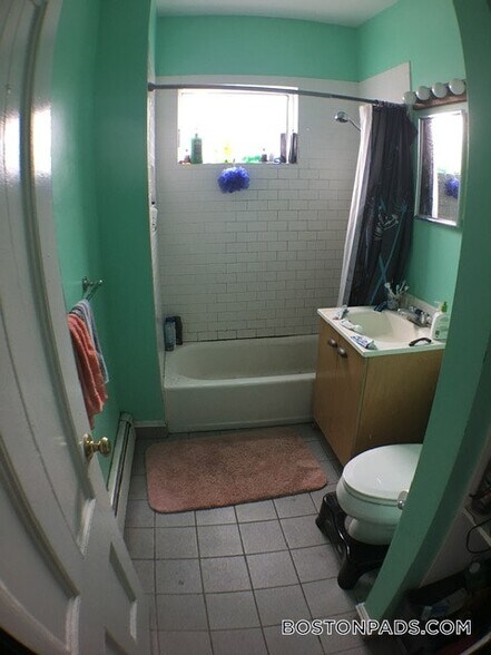 Building Photo - 74 Aldie St