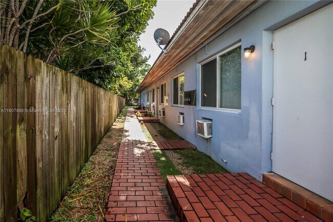 Building Photo - 976 NW 6th St
