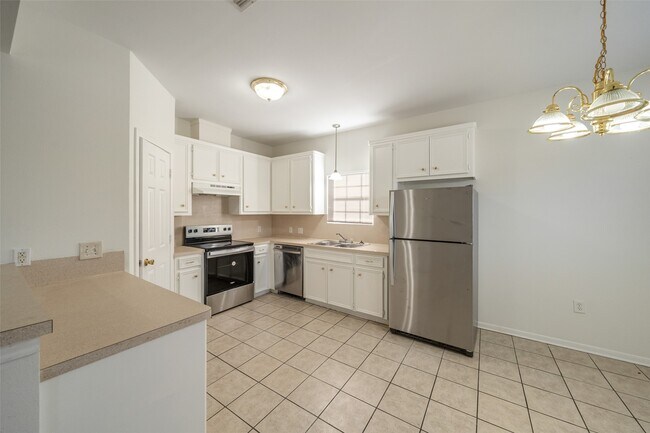 Building Photo - 5502 Finch St