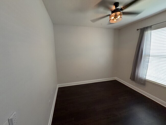 Building Photo - 15543 Waterleigh Cove Dr