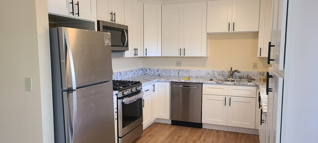 Building Photo - 6645 Bamburgh Dr