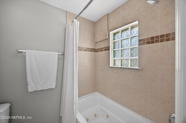 Building Photo - 724 1st St S