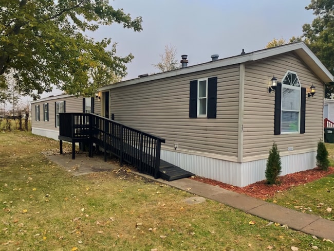 Building Photo - 37 Village Ct