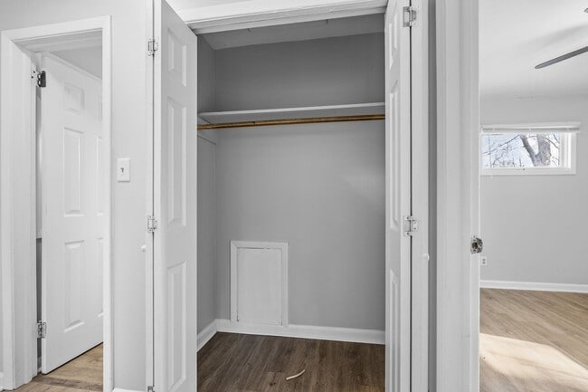 Building Photo - Beautiful 3BR Home in SE Raleigh - Fully Renovated + HUGE Fenced in Yard!