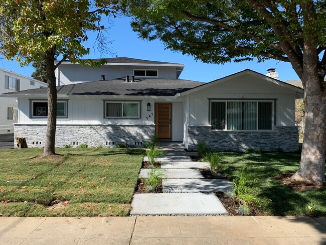 Building Photo - 747 Calla Dr