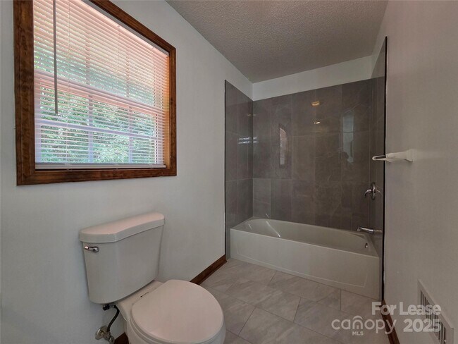 Building Photo - 4641 Hickory Grove Rd