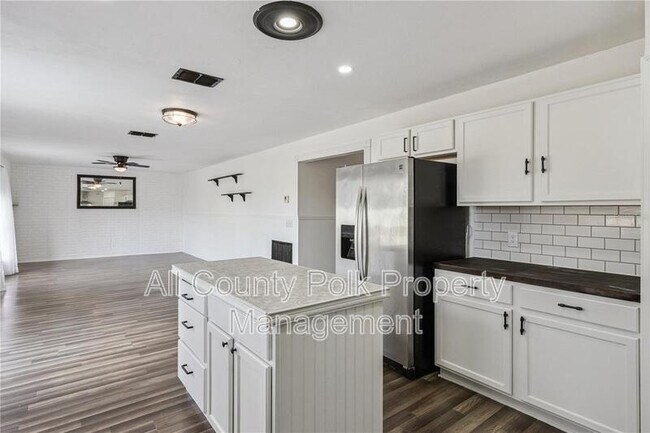 Building Photo - 455 Danube Dr