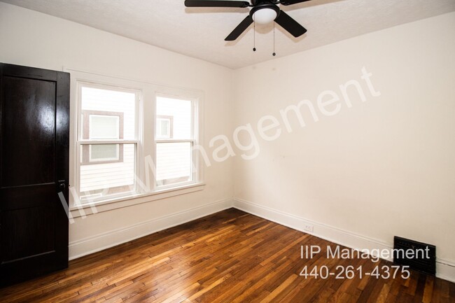 Building Photo - 2207 Chesterland Ave