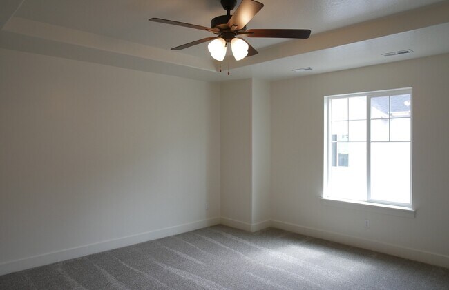 Building Photo - 421 E 200 N