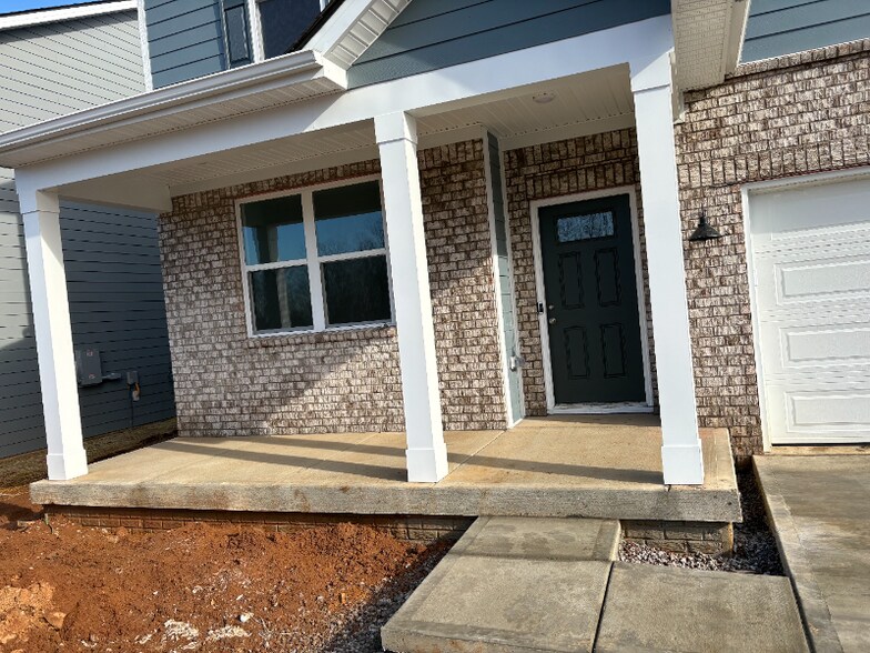 Building Photo - 2003 Lyndon Green Cir