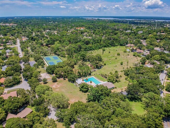Building Photo - 970 Rolling Hills Dr