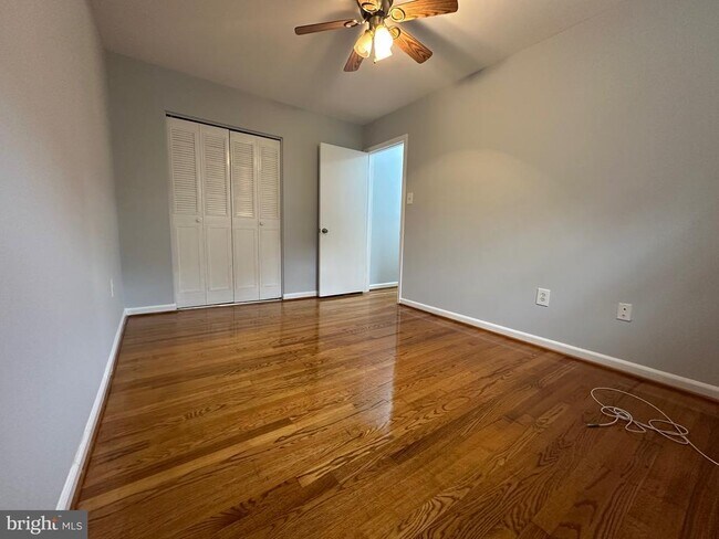 Building Photo - 14451 Village Dr