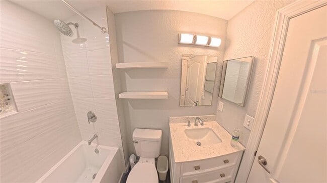 Building Photo - 4102 Central Sarasota Pkwy