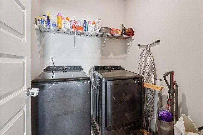 Building Photo - 3890 Clarington Dr