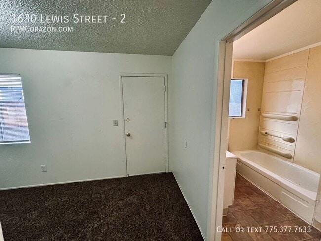 Building Photo - 1630 Lewis St