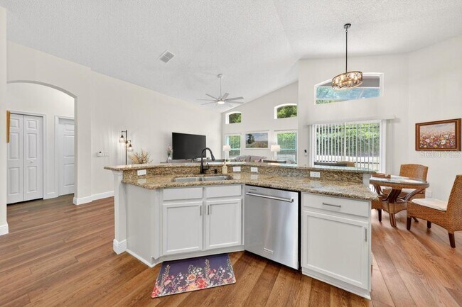 Building Photo - 5477 Glen Oak Pl