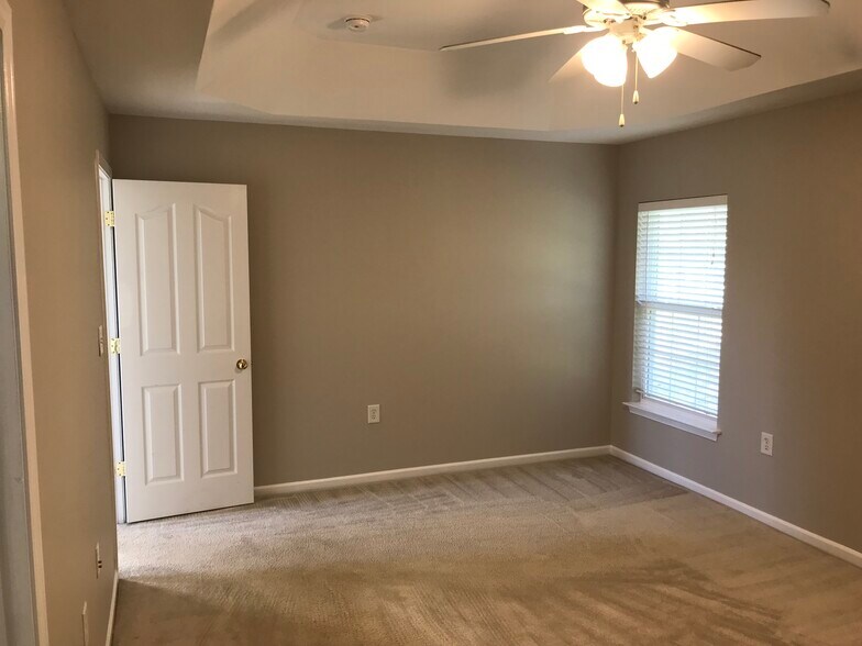 MASTER BEDROOM - 2808 Cougar Hill Ct