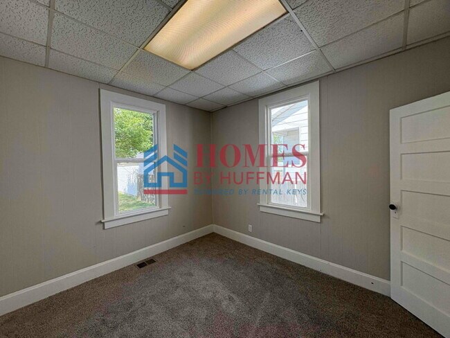 Building Photo - Two Bedroom House | Move In Ready