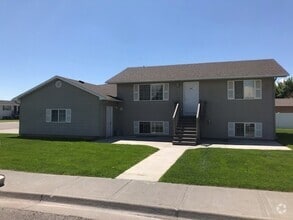Building Photo - DO NOT APPLY WITH LEGACY Great 2 bedroom 1...