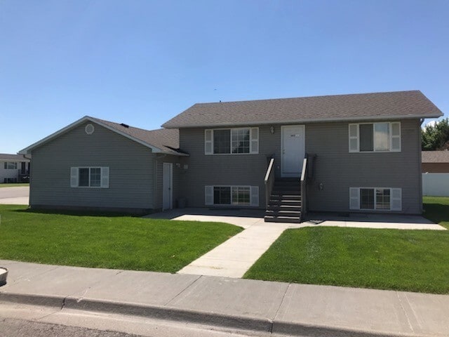Primary Photo - DO NOT APPLY WITH LEGACY Great 2 bedroom 1...