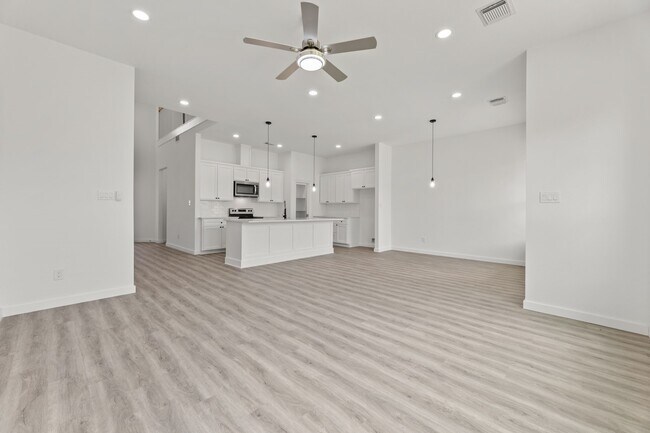 Building Photo - 256 Capetown Way