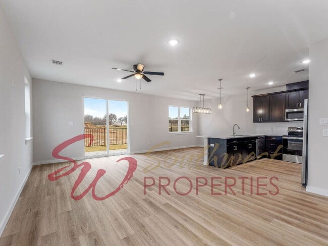 Building Photo - Gorgeous 3 bedroom townhome with a quick, easy walk to TSU campus!