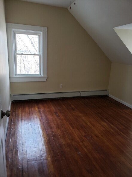 Building Photo - 120 Mill St