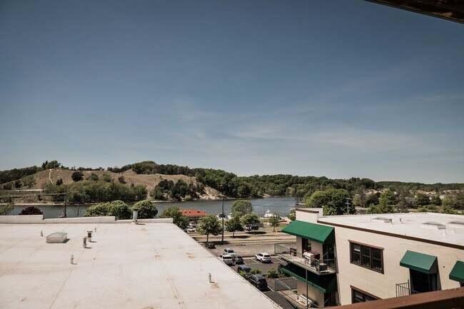 Building Photo - 110 N Harbor Dr
