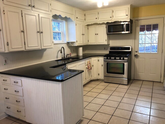 Building Photo - HALF OFF FIRST MONTH RENT!!        Vintage...